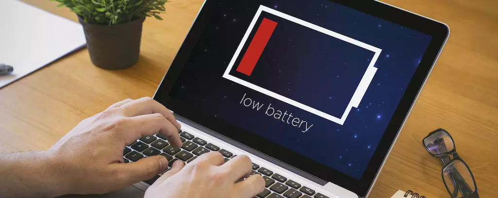 چه زمانی باید باتری لپتاپ را تعویض کنیم؟
